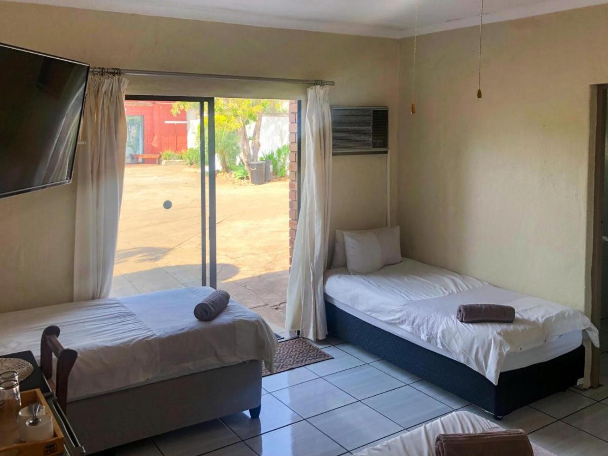Jozini Guesthouse Rom bilde
